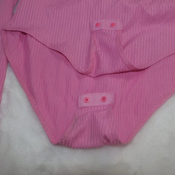 Material Girl Ribbed Ruched Keyhole Bodysuit - Picture 6 of 8